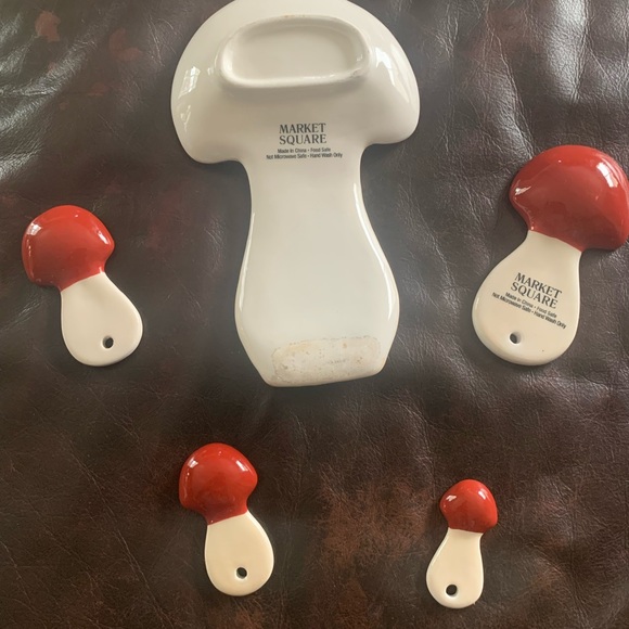 Market square . Used. 
Spoon rest and measuring spoons. - Picture 2 of 6